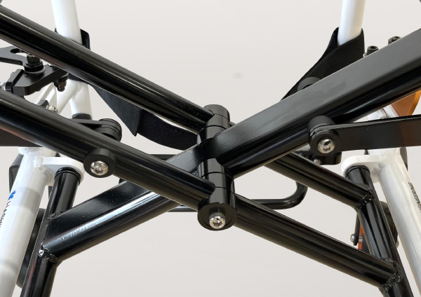 マグネシウム製クロスメンバー